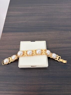 Gold Tone Pearl Link Bracelet 7.5 Inch